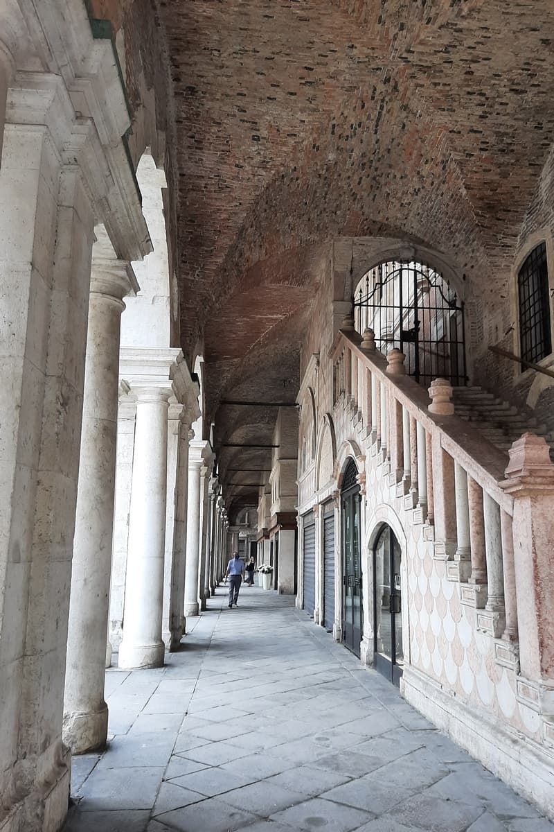 17 Vicenza Basilica Palladiana