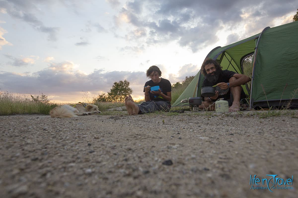 10 bulgaria in bici wild camping