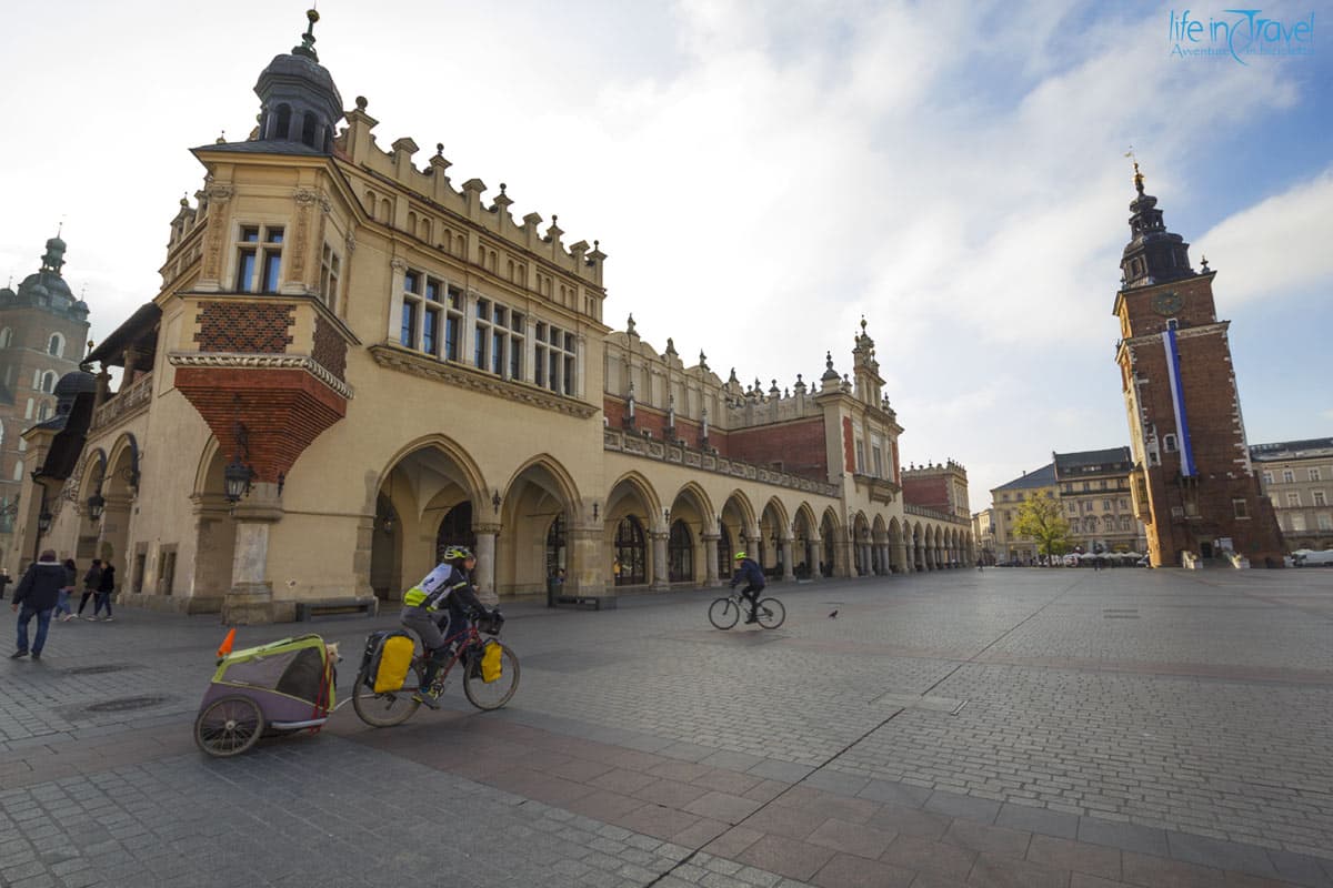 04 piazza del mercato cracovia in bici