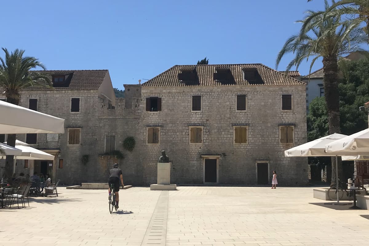 10 hvar trail