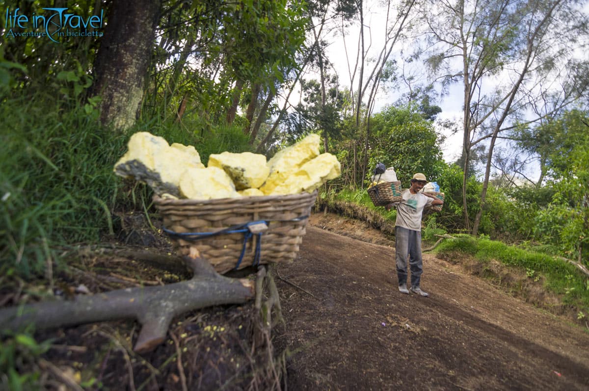24 zolfo a kawah ijen