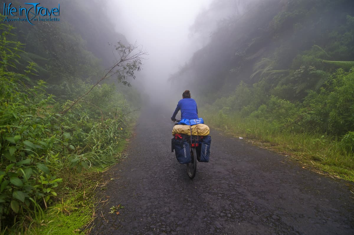 26 nella nebbia verso banyuwangi