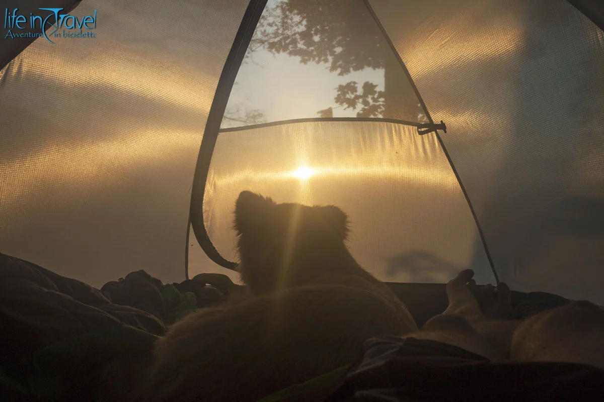 notte in tenda casoni nala