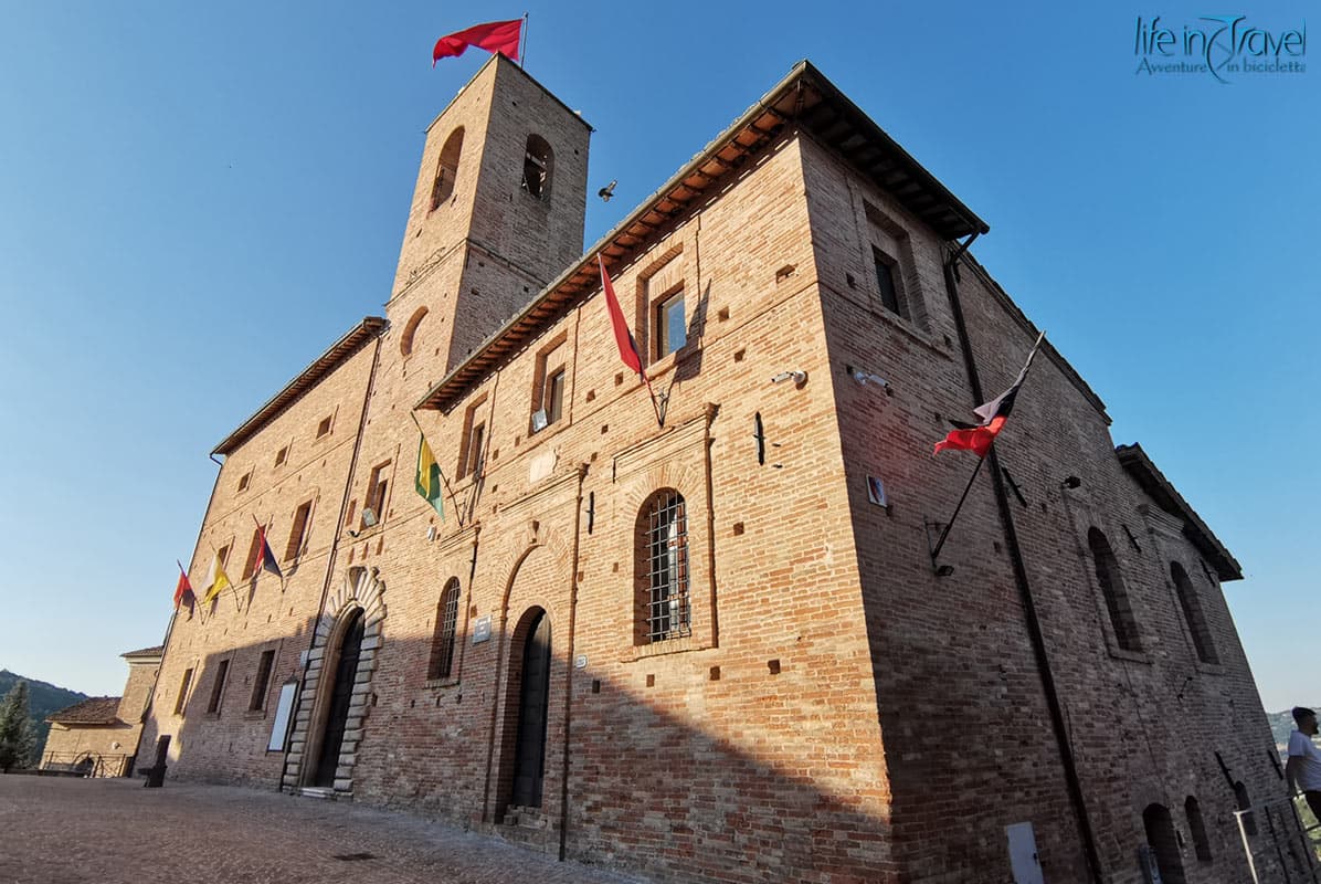 palazzo dei priori sarnano