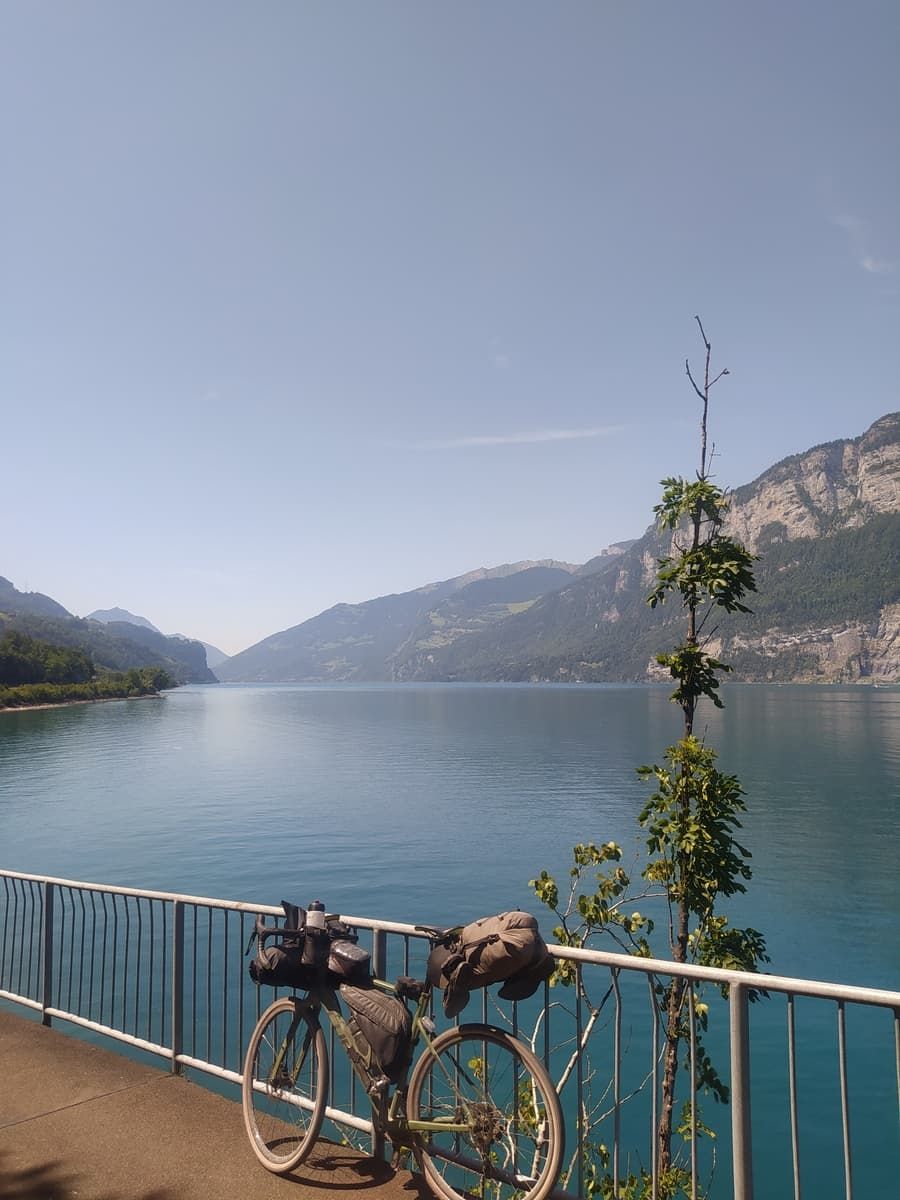 03 pedalando sul lago