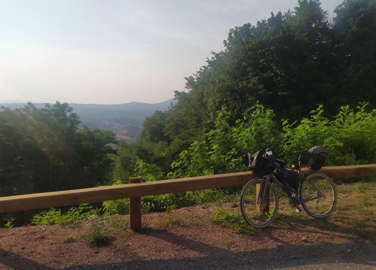 07 pedalando verso la francia