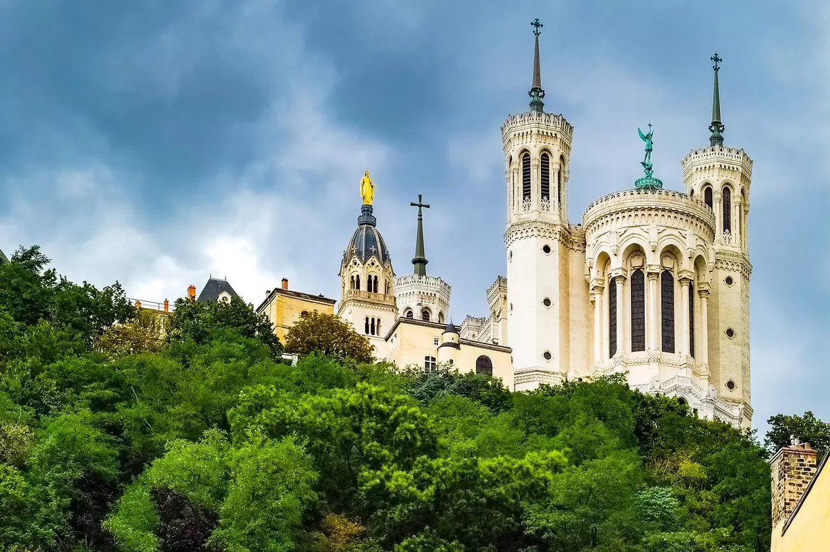LYON