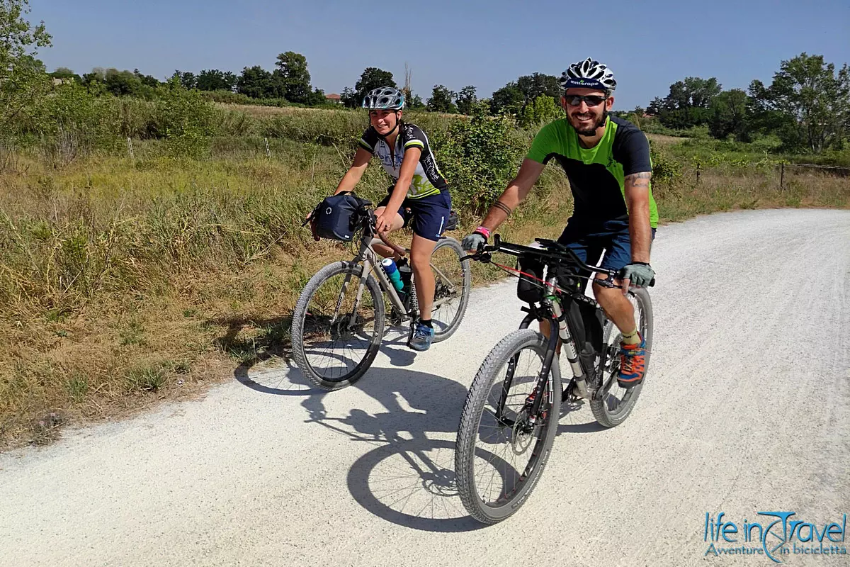 12 BICI DA VIAGGIO 12 BICI DA VIAGGIO