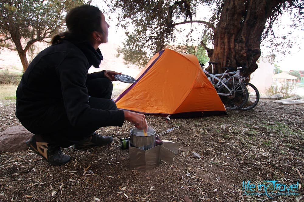 Campeggio selvaggio con l'Edelrid Hexon