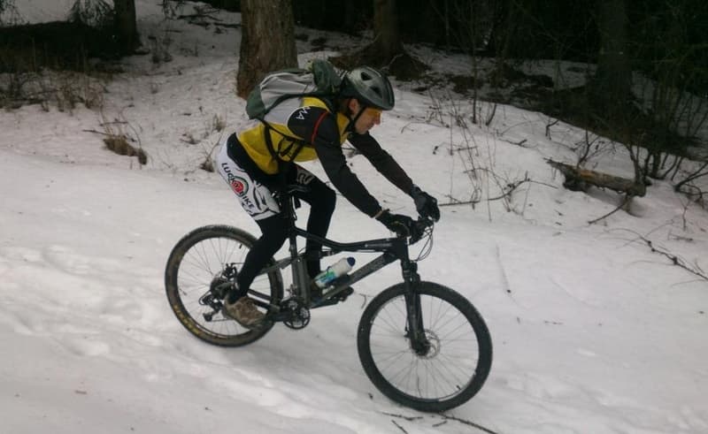 Abbigliamento MTB: come equipaggiarsi dalla testa ai piedi