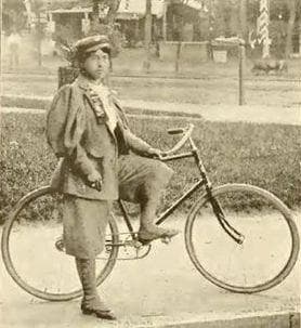 kittie knox in bici