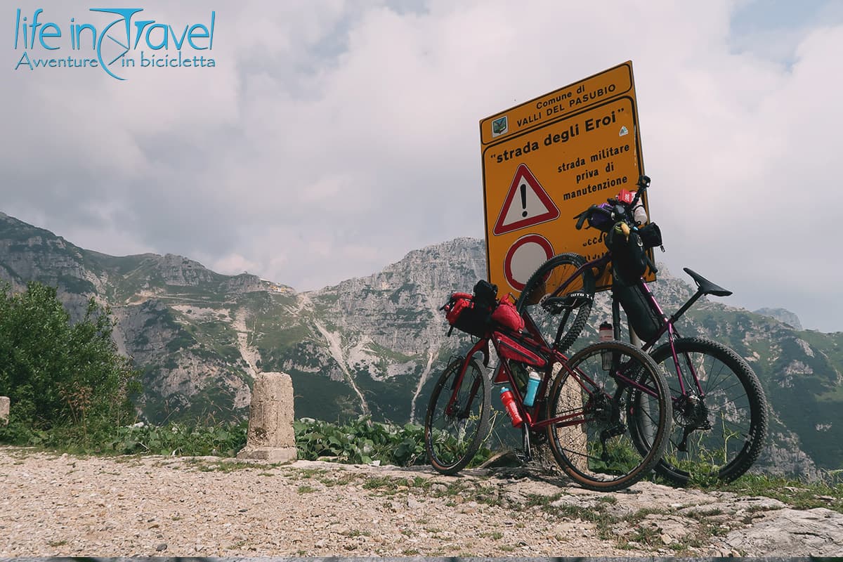 Pasubio Strada degli Eroi e Strada degli Scarubbi cartello Eroi