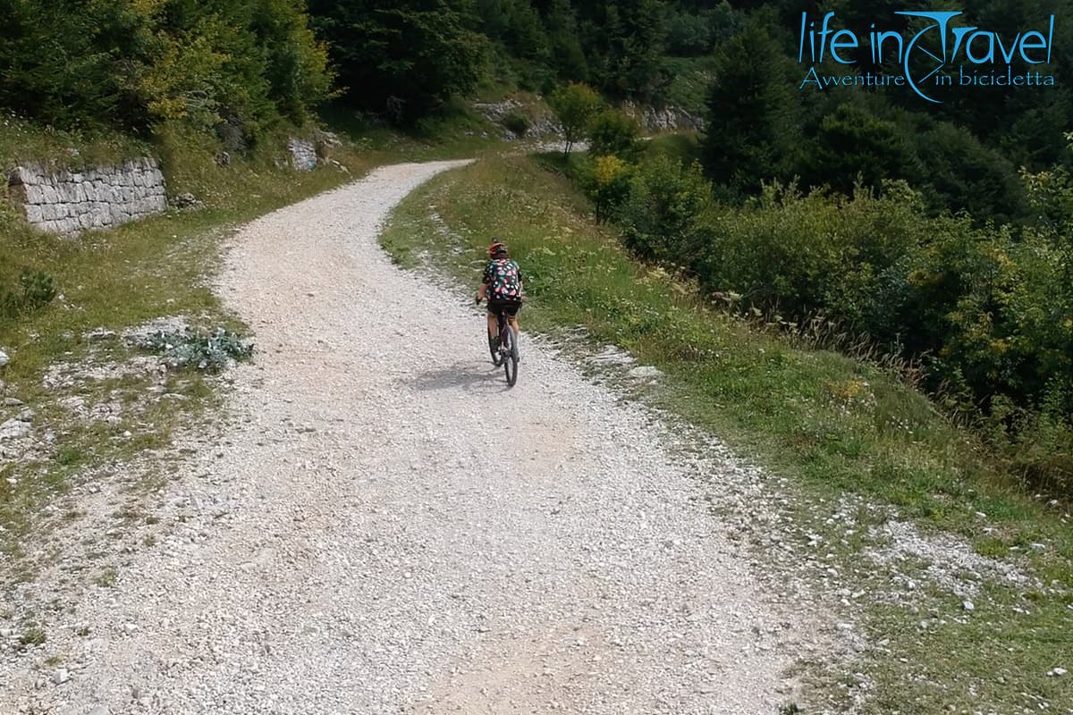 Pasubio Strada degli Eroi e Strada degli Scarubbi drone scalata