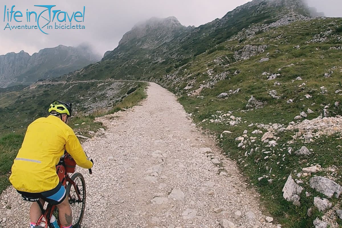 Pasubio Strada degli Eroi e Strada degli Scarubbi scarubbi discesa