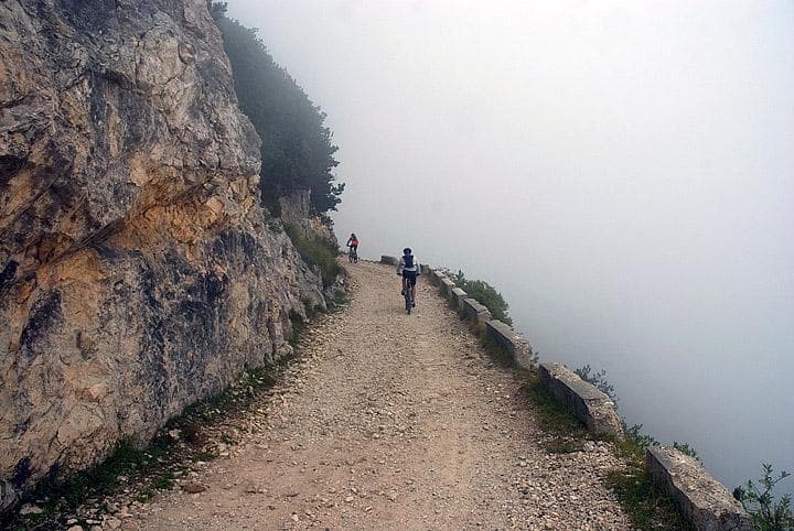 Strada verso rifugio Papa
