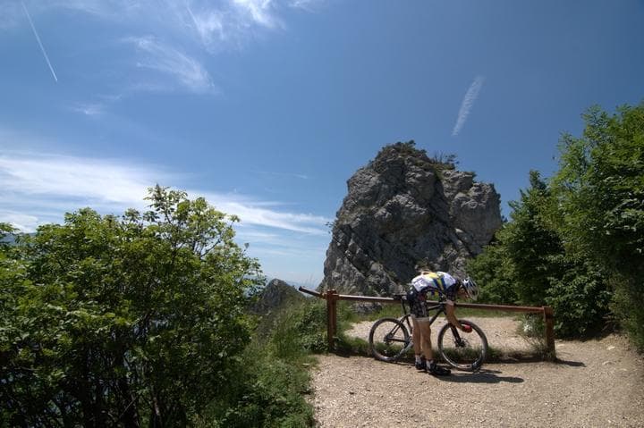Passo Rocchetta e il lago di Garda in MTB