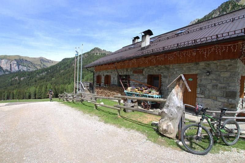 malga monzoni valle di fassa