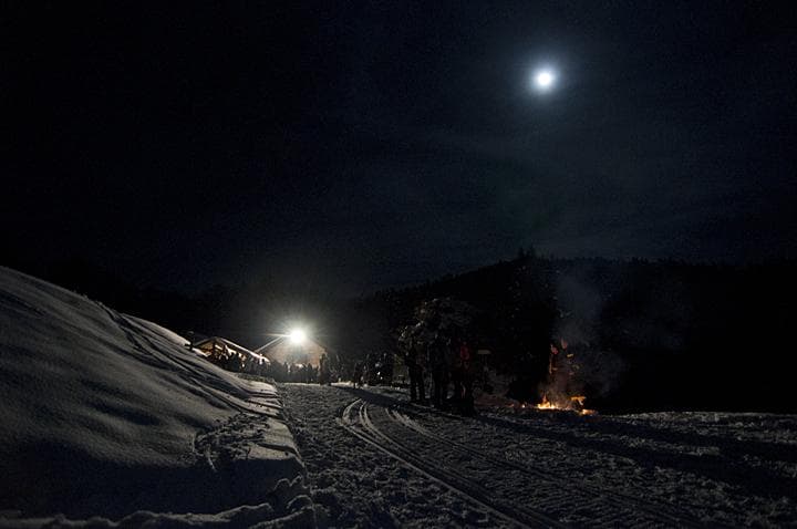ciaspolando sotto la luna
