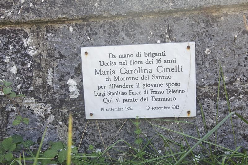 lapide commemorativa
