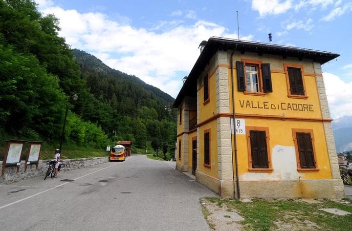 vecchia stazione ferrovia delle Dolomiti