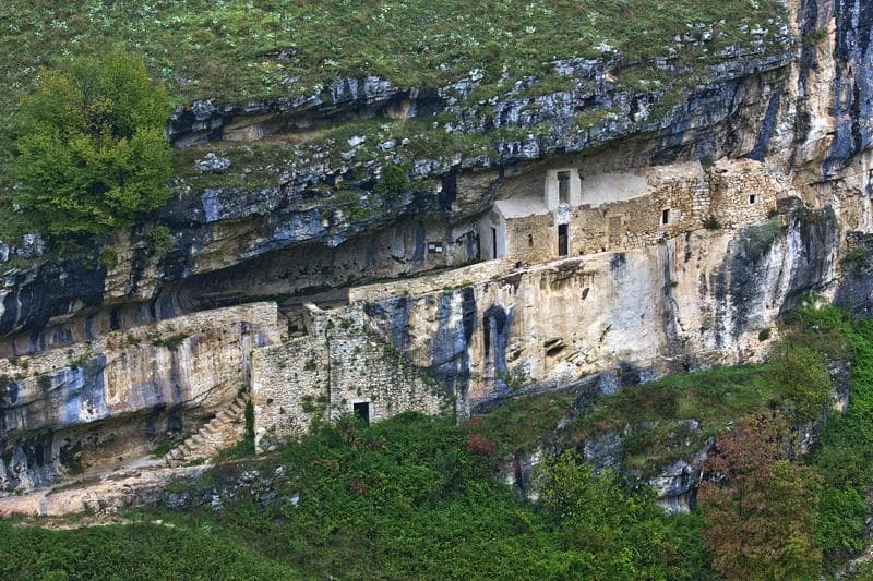 monastero san bartolomeo abruzzo