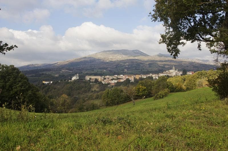 ai piedi dei monti del matese