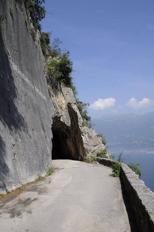 a picco sul lago