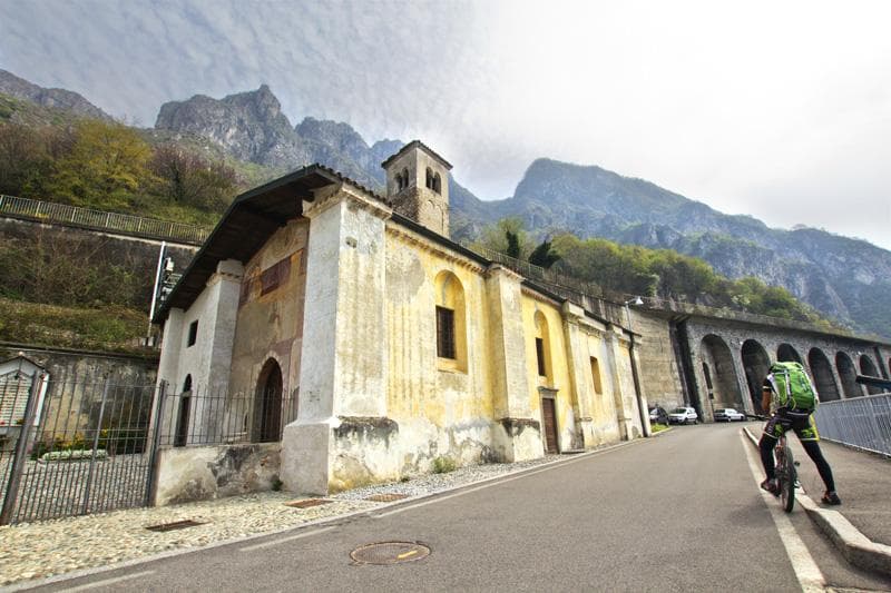 chiesetta del cimitero vello