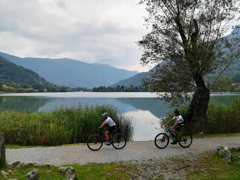 lago di endine in bici