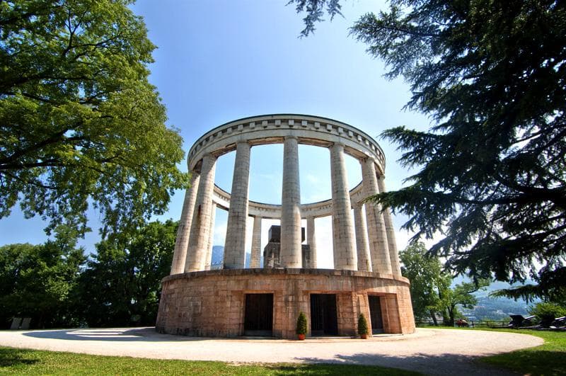 mausoleo cesare battisti