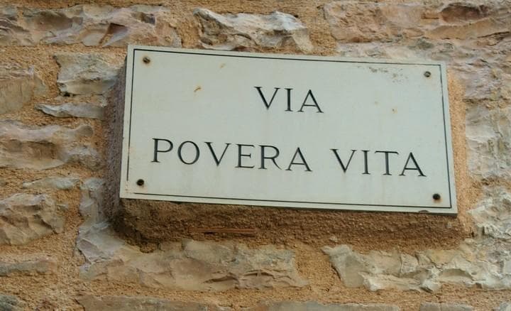 Via POvera Vita a Spello