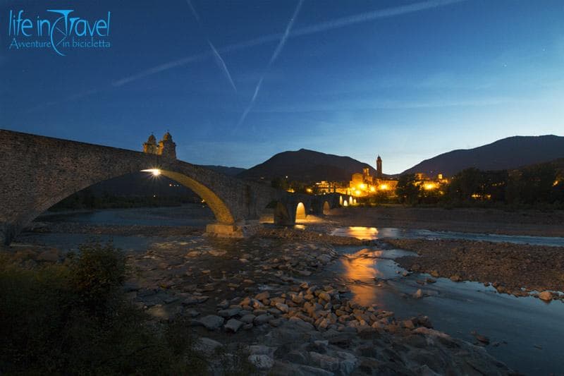 ponte gobbo notte bobbio