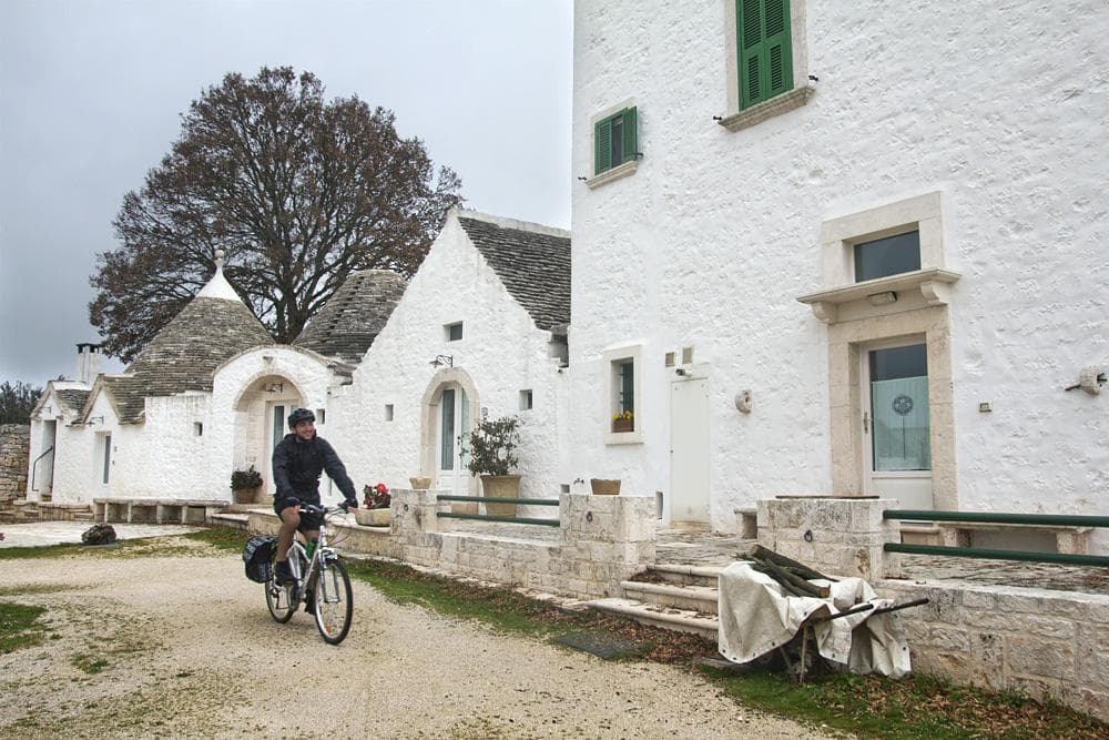 masseria trulli valle d itria bici