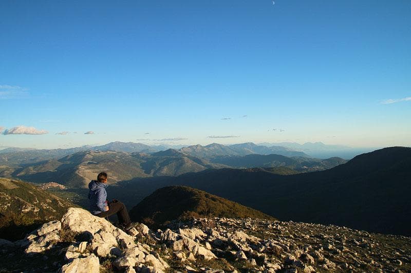 toccando il cielo con un dito cervati