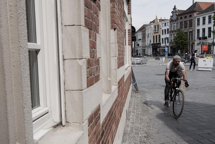 ciclista al traguardo