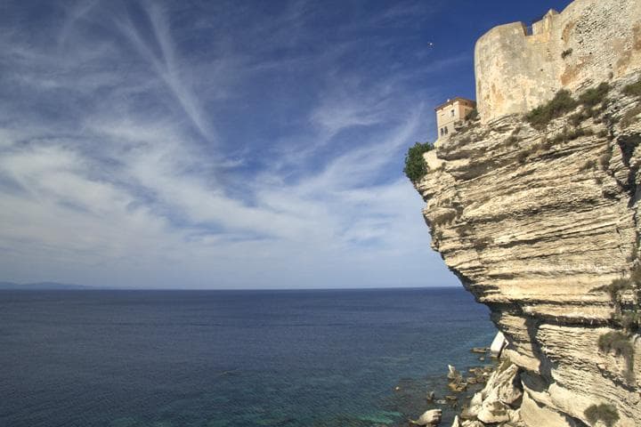 protesa verso il mare