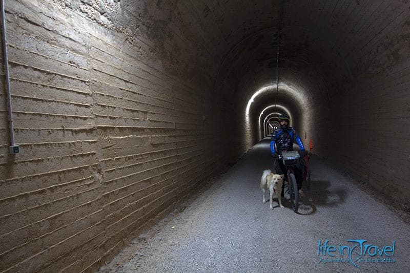 tunnel illuminato via verde sierra de alcaraz